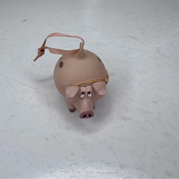 Pink Pig round ornament - Picture 3 of 12